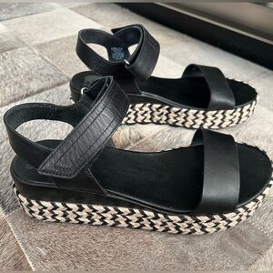 Sorel Cameron flat form sandal